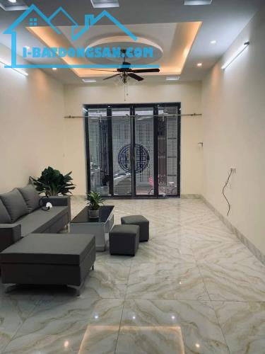 Bán nhà phố chợ Khâm Thiên, Dt 38m2 x4 tầng, Mt 4m, Giá 3,8 tỷ Lh 0911551516