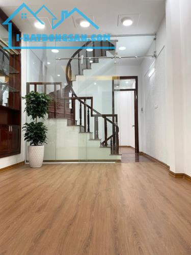Bán nhà phố Khâm Thiên Dt 38m2 x4 tầng Mt 4m Giá 4,7 tỷ Lh 0913518923