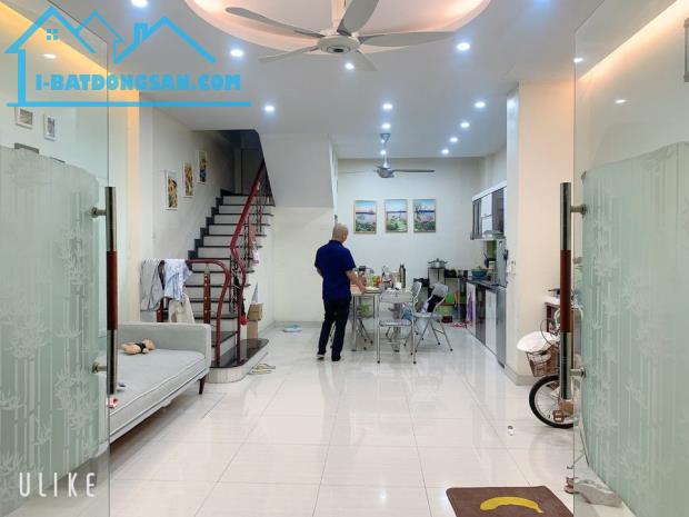 Bán nhà 5 tầng Gần ĐH Y Hà Nội, diện tích 32m2 mặt tiền 4m, Giá 3,6 tỷ