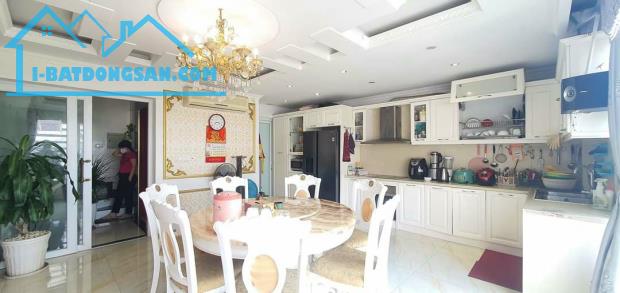 Bán Nhà Bồ Đề, DT 50m2, Nhà 7 Tầng, Thang Máy, Gara ô tô