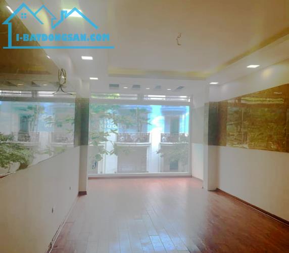 Bán nhà mặt phố Ngọc Khánh, Ba Đình 35m mặt tiền 4.5m giá 14.8 tỷ.