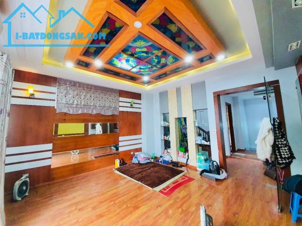 Độc nhất Cầu Giấy Lạc Long Quân phân lô oto vỉa hè 60m2 mt5m 12tỷ kinh doanh tốt .