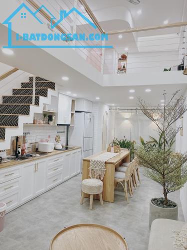 Bán nhà Tạ Quang Bửu, Khu dân trí cao, 5 tầng, 52m2, MT 4.2m, 9 tỷ