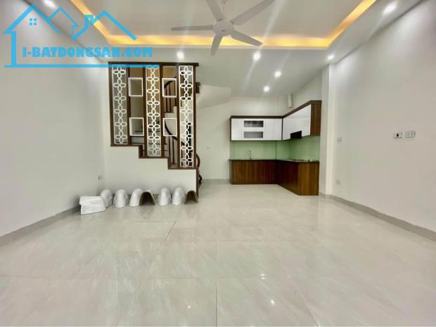 Cần Tiền Bán Nhà Phúc Lợi, Long Biên 33m2, 5T, giá 6 tỷ (Thoáng sáng)