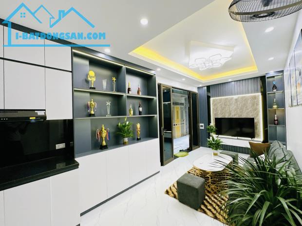 Bán gấp nhà Đại La, 2 bước ra phố, 45m2*5 tầng, giá 6 tỷ