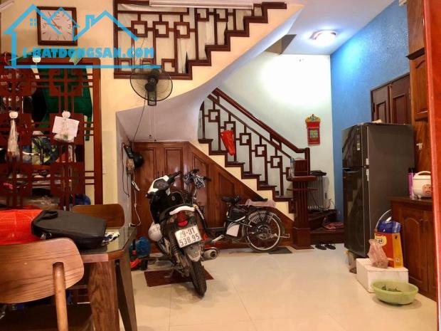 Bán nhà mặt ngõ 203 Chùa Bộc Ô tô đỗ cửa, Dt 43m2 x5 tầng, Giá 7,4 tỷ