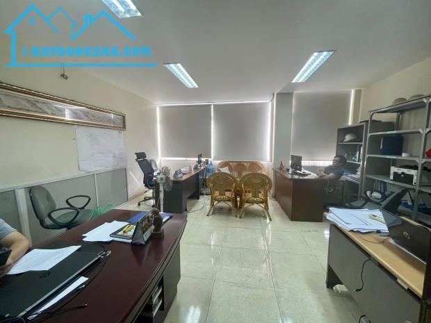Nhà phân lô oto vào nhà Trung Kính Cầu Giấy 120m2 mt6m 5T thang máy 31 tỷ .