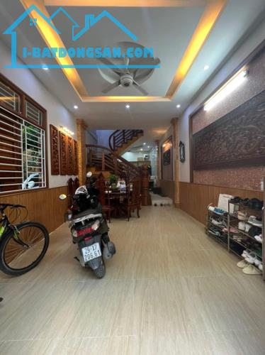 Bán nhả 4 tầng gần ĐH Ngoại Thương, Dt 37m2 Mt 4m, Giá 4,6 tỷ, Lh 0913518923
