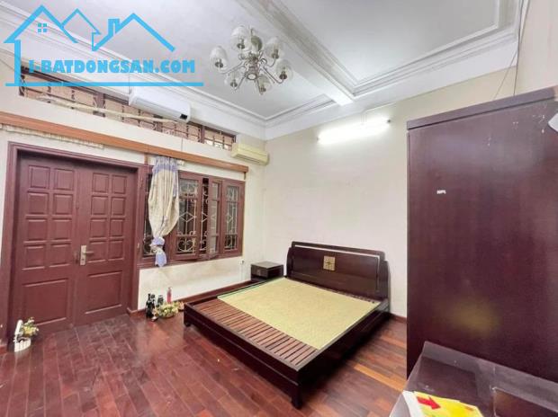 Bán nhà mặt ngõ phố Phương Mai, diện tích 40m2 x4 tầng mặt tiền 4m, Giá 5,6 tỷ