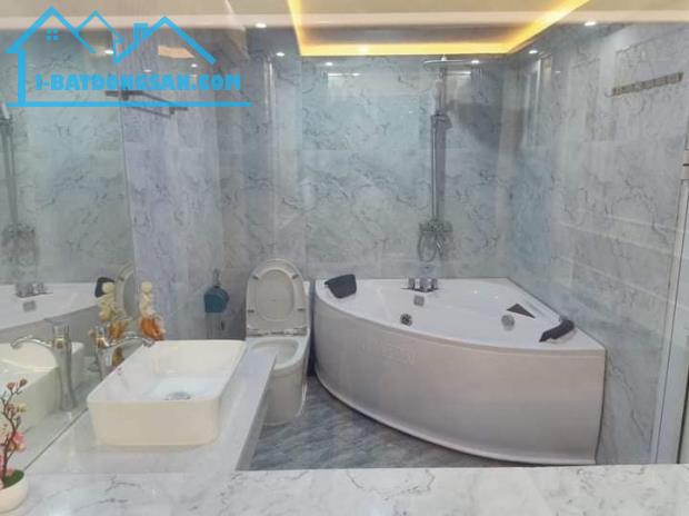 Bán nhà Ngõ 4 Phương Mai, ngay sau kho bạc HN diện tích 42m2 x4 tầng, Giá 4,5 tỷ