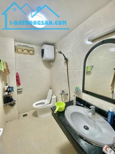 HIẾM Trung Tâm Đống Đa 54m2 5 tầng mặt tiền 4m phố HÀO NAM Giá nhỉnh 10 tỷ ô tô vào nhà.