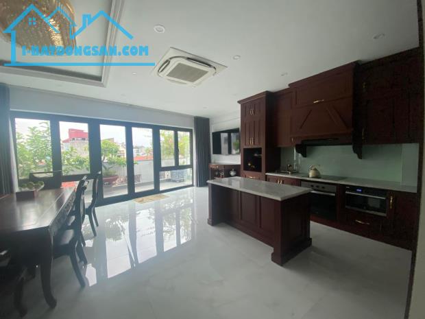 Bán nhà mặt phố Phùng Chí Kiên Cầu Giấy 120m hợp 7 tầng lô góc hai vỉa hè 32 tỷ .