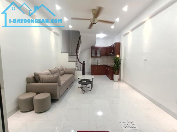 BÁN NHÀ TÂN MAI - CÁCH 1 NHÀ RA ÔTÔ TRÁNH, NGÕ THÔNG, 5 TẦNG, FULL NỘI THẤT