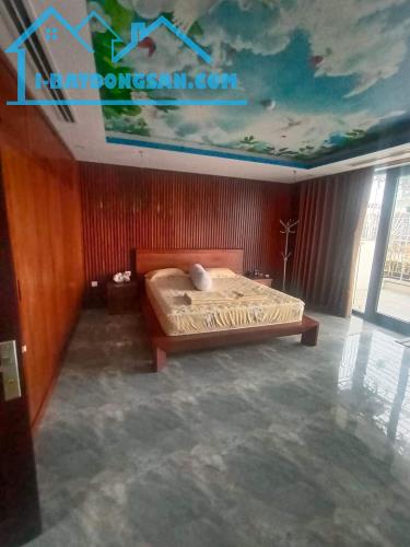 Ơ kìa phố Lạc Long Quân Cầu Giấy 60m2 7T thang máy oto tránh 14,5 tỷ .