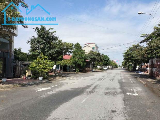 Bán 30m đất TĐC Trâu Quỳ Gia Lâm, mặt tiền 3.1m, đường 22m, 3.x tỷ + Nằm trong khu TĐC đườ