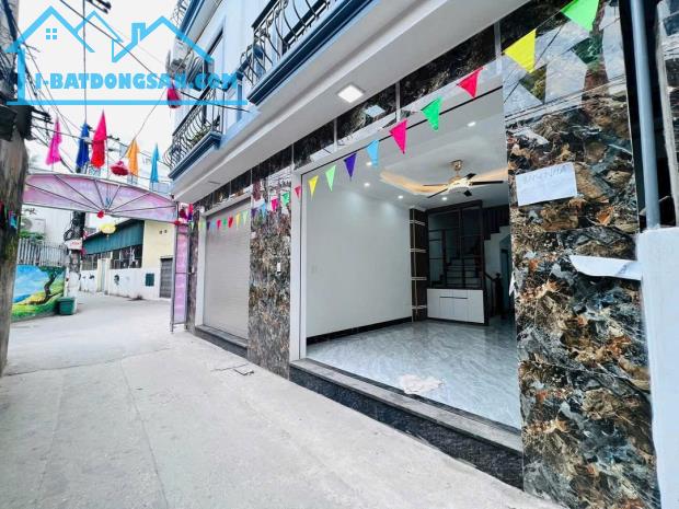 Bán nhà Kim Chung 33M 5 Tầng, 3 ngủ, 2 mặt thoáng, ô tô đỗ cửa giá 5.2 tỷ