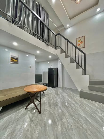 Gần các trường đại học