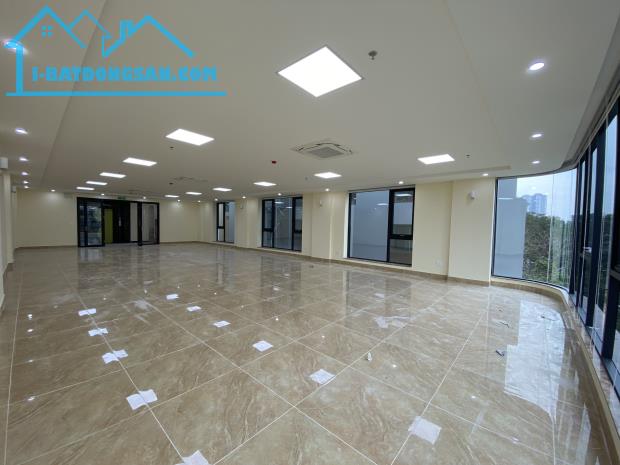 Bán tòa nhà Văn Phòng 9 tầng mặt phố Vũ Tông Phan Dt 191m2 Mt 10m Lô góc. Giá 110 tỷ