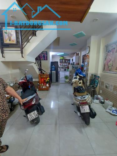 Nhà bán Bình Long 7x7m đúc 1 tấm giá 3.8 tỷ