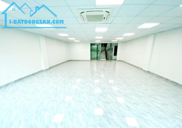 Chỉ 37 tỷ thôi có ngay nhà nhà 100m2 mt5,6m 6 tầng Trung Kính lô góc-hai vỉa hè – oto đỗ .