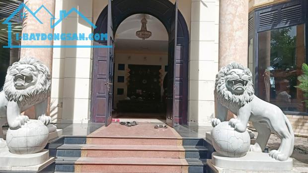 Biệt thự siêu đẹp Nguyễn Duy Trinh, Long Trường, Thủ Đức, 650m, hồ bơi, giá chỉ 50 tỷ.