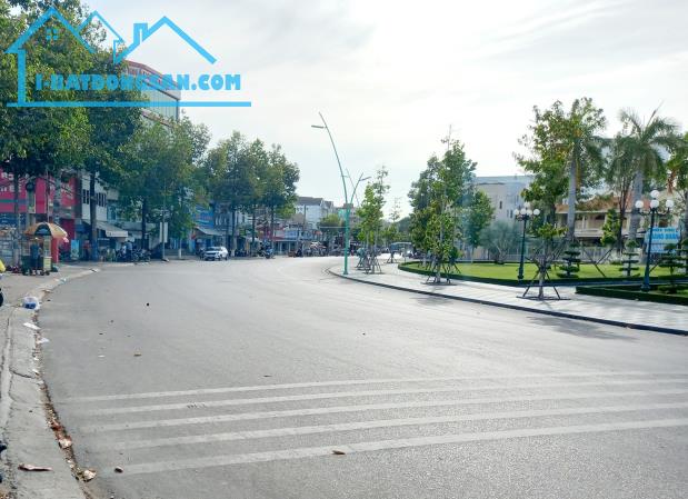 Bán nhanh-Vị trí Kinh doanh-Bán Đất tặng Nhà mặt tiền Trần Hưng Đạo-Phan Thiết-DT 134m2.