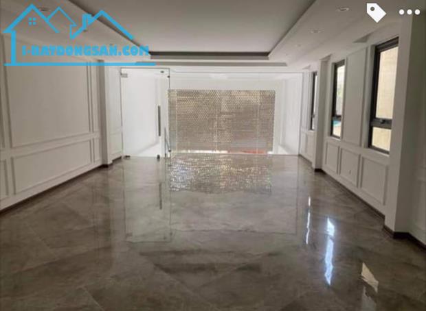 Chính chủ bán toà văn phòng phố Hoàng Cầu Đống Đa 215m2x12T nhỉnh hơn 145 tỷ
