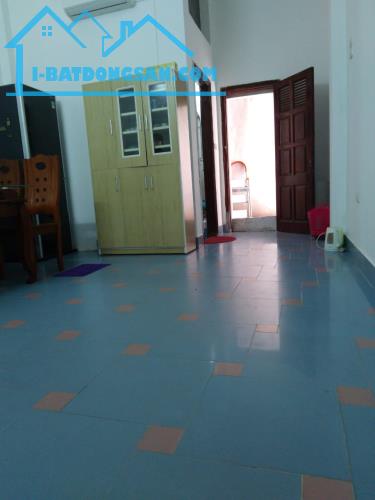 Bán nhà Hoàng Quốc Việt phân lô – oto tránh 70m2 tầng 17,2 tỷ .
