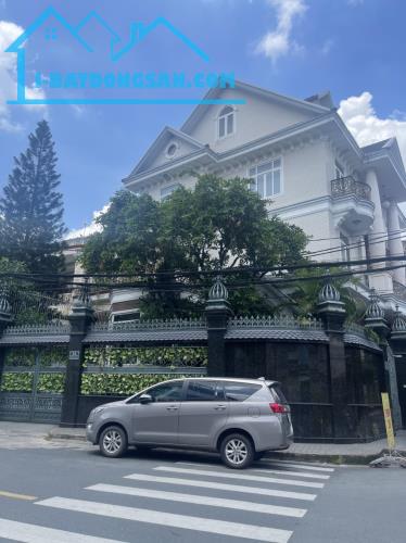Bán nhà hẻm xe hơi 8M đường Võ Thị Sáu Quận 3. DT: 8x18M, nhà trệt 2 lầu st giá 28 tỷ