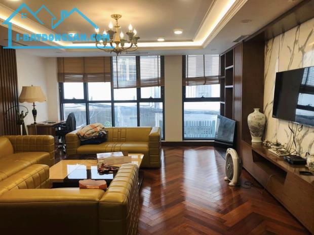 Bán tòa nhà ngõ 19 Liễu Giai, Ba Đình, ô tô tránh, dòng tiền 210 triệu/tháng, giá 68 tỷ