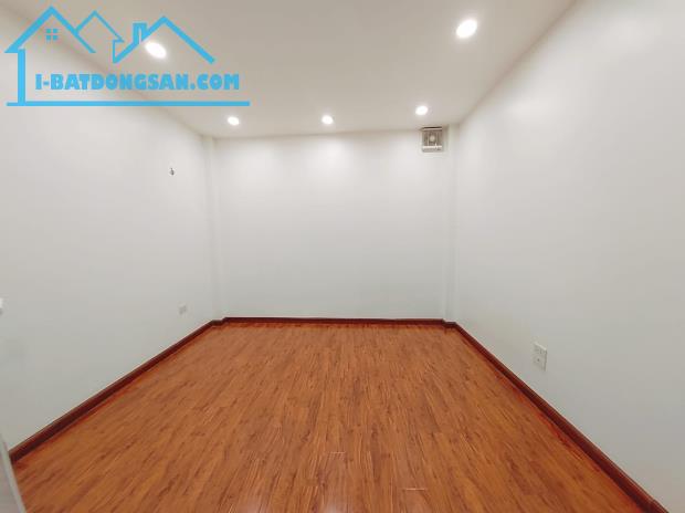 Bán nhà Cầu Giấy lô góc – ngõ thông 175m2 , mặt tiền 10m 15,5 tỷ .