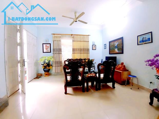 Siêu phẩm Hoàng Quốc Việt phân lô – oto tránh 195m2 MT 7,3 m 26 tỷ .