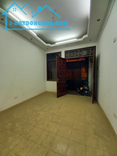Bán nhà Hoàng Quốc Việt oto đỗ cửa 200m2 chỉ 27 tỷ .
