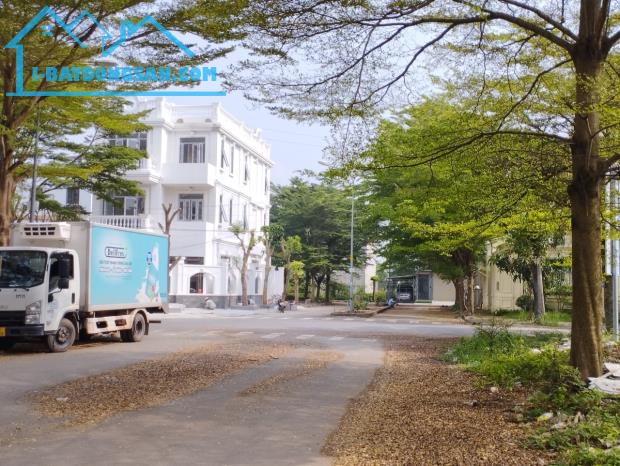 Cần bán đất nền giá 42tr/m2 diện tích 20mx20m hướng ra mặt sông thuộc KDC Thời báo kinh tế