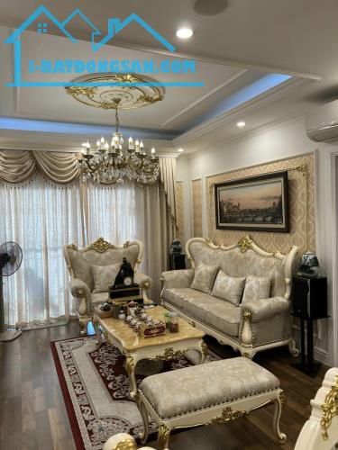Cần bán gấp căn góc chung cư 3 ngủ Goldmark city 111m2, tặng nội thất,