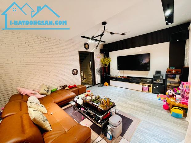 Bán nhà liền kề KĐT Việt Hưng, Vinhomes Long Biên, vỉa hè, kinh doanh.