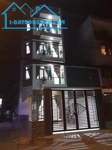 Bán nhà 1 trệt 4 lầu mặt tiền đường 11 phường Trường Thọ, Thủ Đức