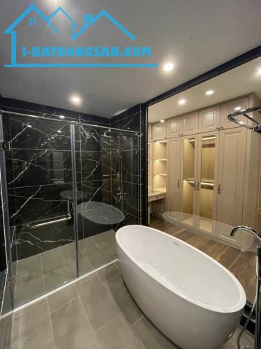 BÁN NHÀ PHỐ NGUYỄN VĂN CỪ 65M, 6 TẦNG THANG MÁY, FULL NỘI THẤT, GARA ÔTÔ. GIÁ 18.5 TỶ