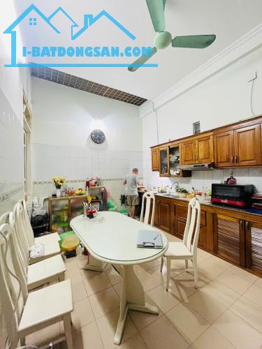Bán nhà Phường Quan Hoa – Cầu Giấy 100m2 , mặt tiền 5 m - 5 tầng, 19.8 tỷ .