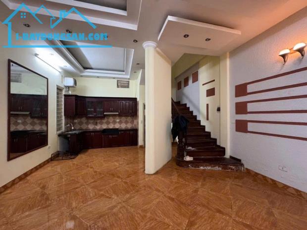 Siêu phẩm Đường Cầu Giấy ô tô – vỉa hè 100m2 , MT5m, 5 tầng - Lô góc 19.8 tỷ .