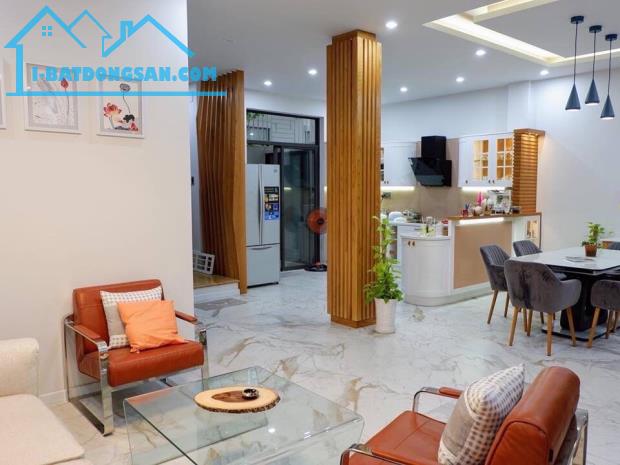 Bán nhà hẻm 8M đường 3/2 Quận 10. Gần Hà Đô Centrosa, 4.5x18M nhà 3 lầu giá 16.5 tỷ TL