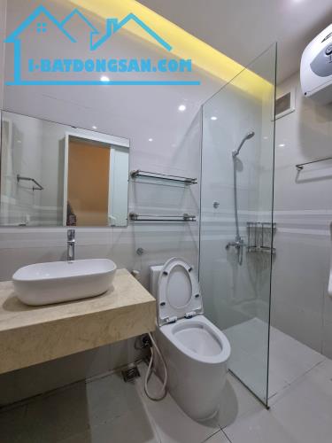 Bán nhà Đường Cầu Giấy vừa ở vừa kinh doanh _ 100m2 , MT5m , 6 tầng giá chỉ 22 tỷ .
