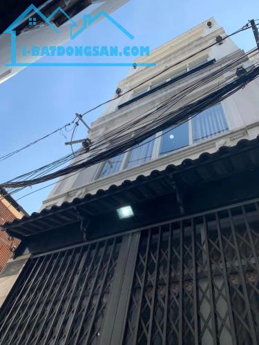 Bán gấp nhà CMT8, P10, Q3, DT: 5.4x8.2m2, 4 tấm, Giá : 5.9 tỷ, LH : 0938 498 349