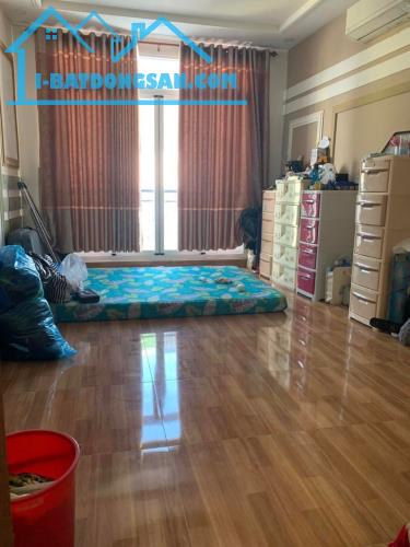 Bán rẻ nhà Lý Chính Thắng, Phường Võ Thị Sáu, Q 3, DT : 4.1x10m2, 3 tấm, Giá : 5.5 tỷ