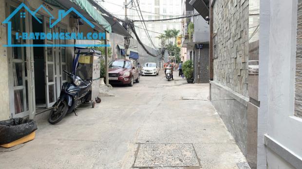 Siêu rẻ ! Bán nhà Lý Chính Thắng, P7, Q3, DT: 3.6x12.7m2, 4 tấm, Giá : 8.9 tỷ