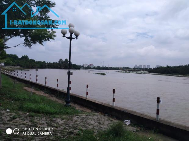 Cần bán lại gần 400m2 đất biệt thự view sông Quận 9, còn thương lượng