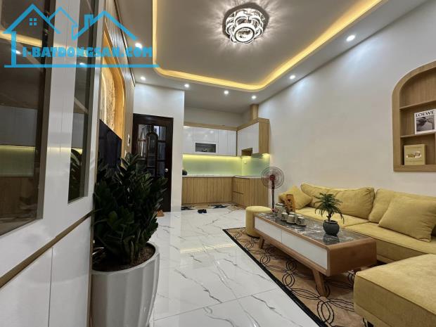 Bán gấp nhà gần Hồ Gươm 40m2*4 tầng, giá 9 tỷ NHÀ ĐẸP Ở NGAY - GẦN PHỐ - SIÊU HIẾM