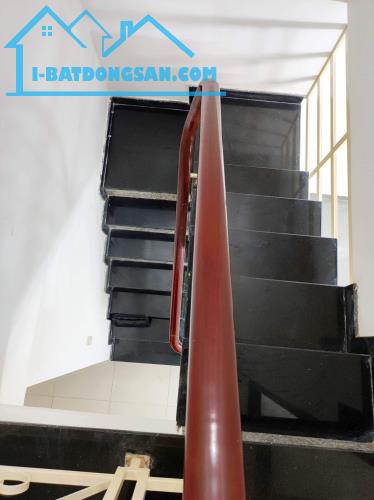 BÁN NHÀ HẺM CMT8, P4, QTB, DT: 3.2X17M2, GIÁ : 6.35 TỶ, LH : 0938498349 HÒA