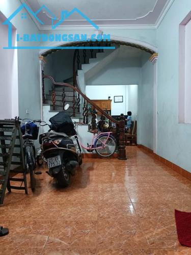 Bán nhà Ngõ 4 Phương Mai, Dt 35m2 x5 tầng Giá 4,2 tỷ Lh 0911551516