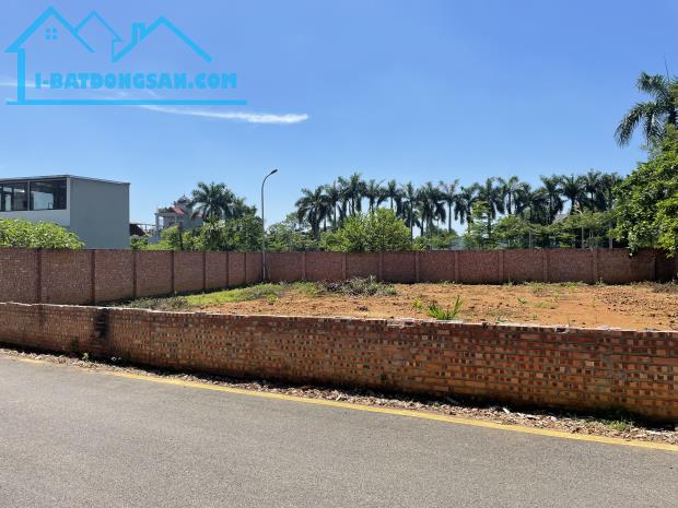 Tôi cần bán lô đất 114m2 MT 6m , sát ĐL Thăng Long, giáp Công Nghệ Cao, nhà máy in tiền